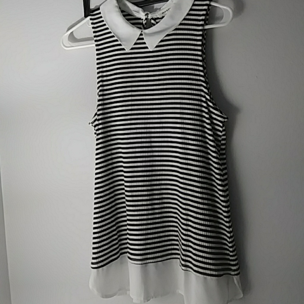 Sleeveless Collared Top